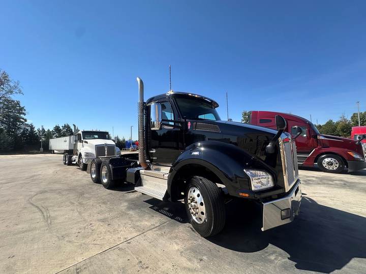 2024 Kenworth T880 Day Cab, exterior photo 1