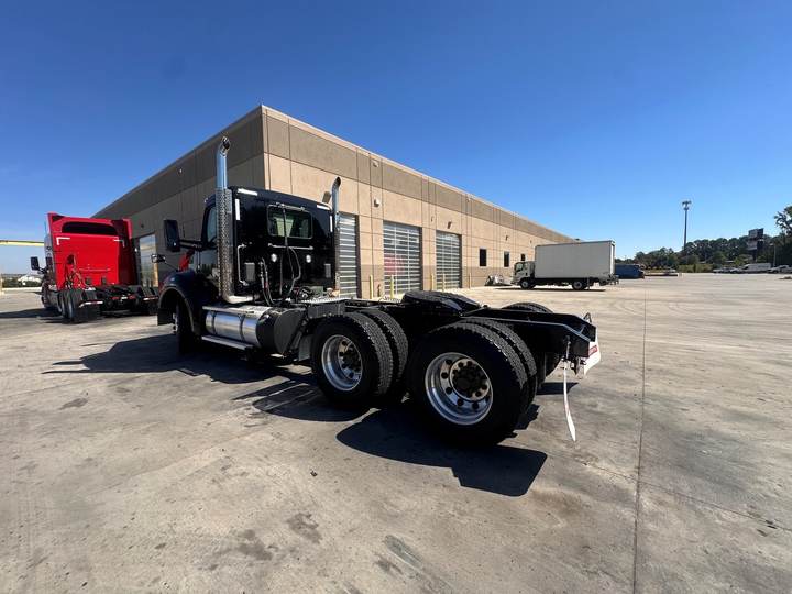 2024 Kenworth T880 Day Cab, exterior photo 4