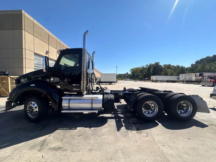 2024 Kenworth T880 Day Cab, exterior photo 5