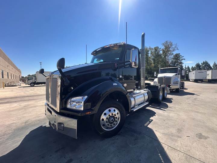 2024 Kenworth T880 Day Cab, exterior photo 6