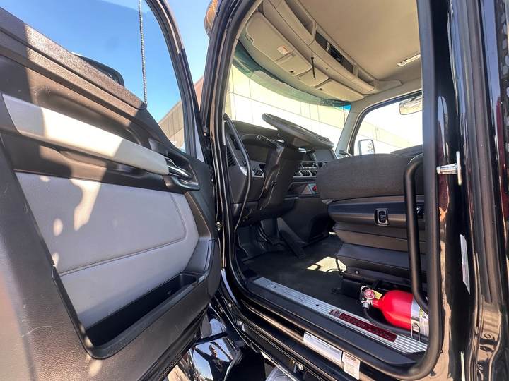 2024 Kenworth T880 Day Cab, interior photo 7