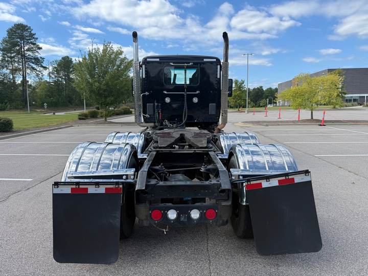 2024 Kenworth T880 Day Cab, exterior photo 4