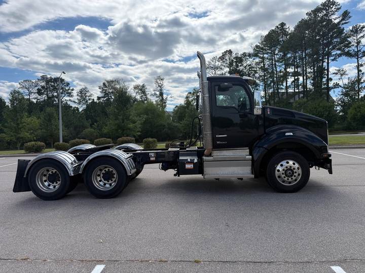 2024 Kenworth T880 Day Cab, exterior photo 5