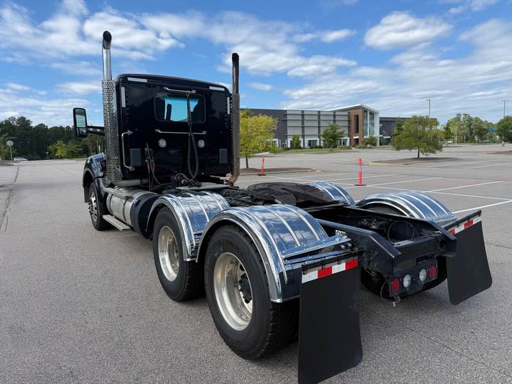 2024 Kenworth T880 Day Cab, exterior photo 7