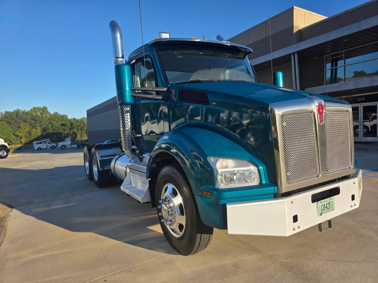 2024 Kenworth T880 Day Cab, exterior photo 2