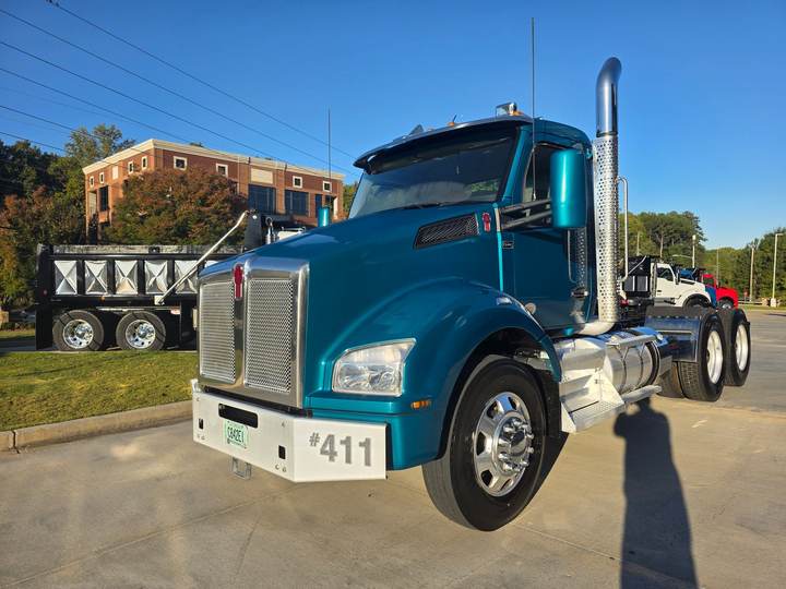 2024 Kenworth T880 Day Cab, exterior photo 4