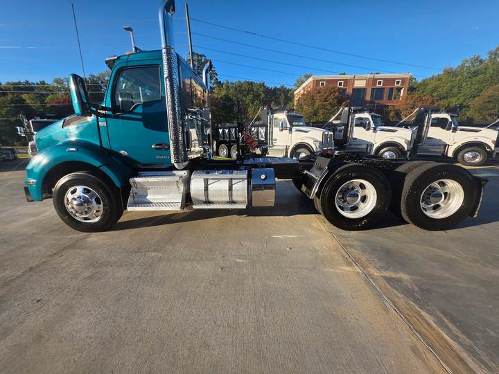 2024 Kenworth T880 Day Cab, exterior photo 5