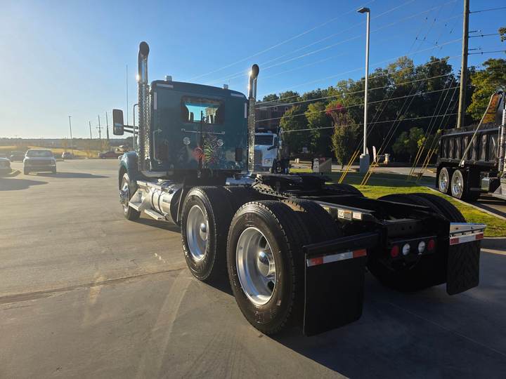2024 Kenworth T880 Day Cab, exterior photo 6