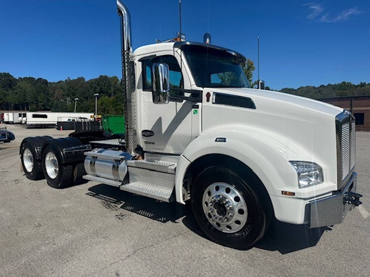 2024 Kenworth T880 Day Cab, exterior photo 1
