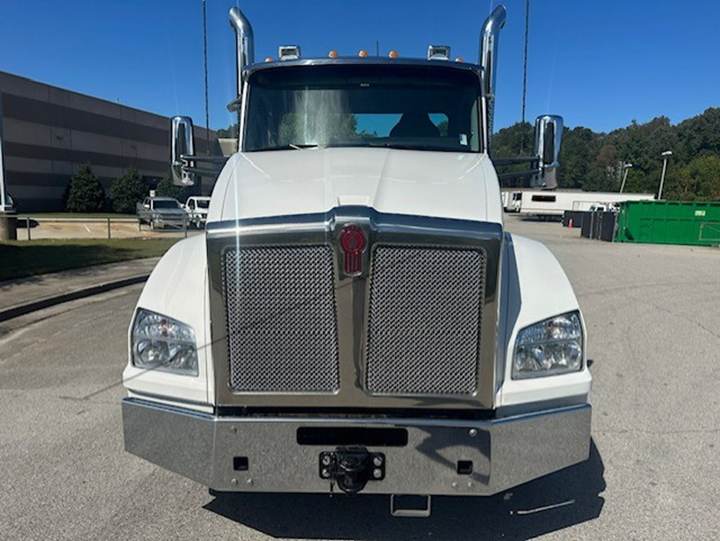 2024 Kenworth T880 Day Cab, exterior photo 3