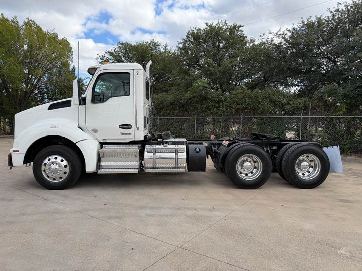 2024 Kenworth T880 Day Cab, exterior photo 5