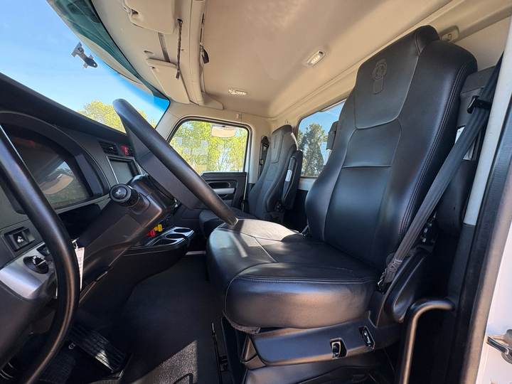 2024 Kenworth T880 Day Cab, interior photo 8