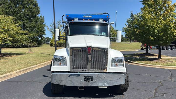 2024 Kenworth T880S Quad Axle Dump Truck, exterior photo 2