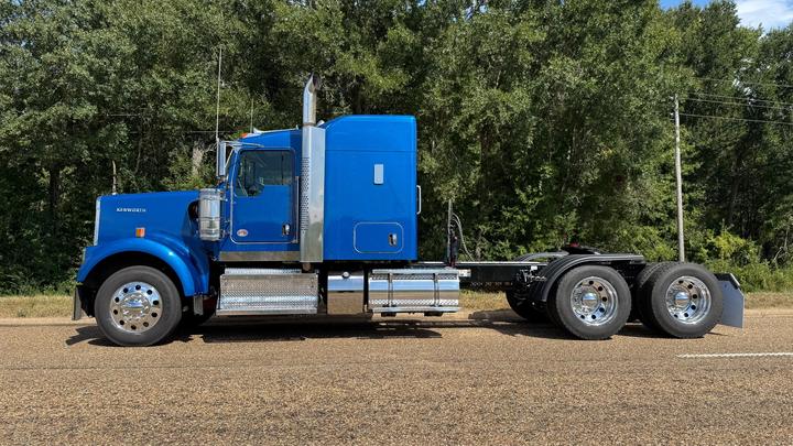 2024 Kenworth W900 62" Flat Top Sleeper, driver side profile