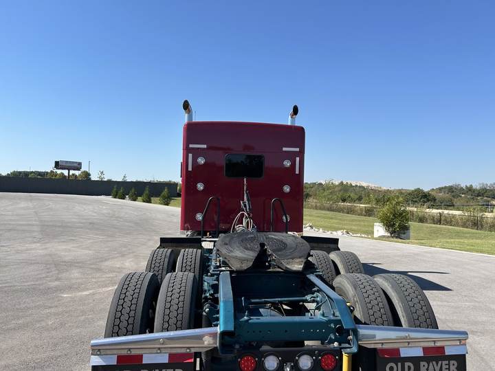 2024 Kenworth W900L 72" Flat Top Sleeper, exterior photo 3