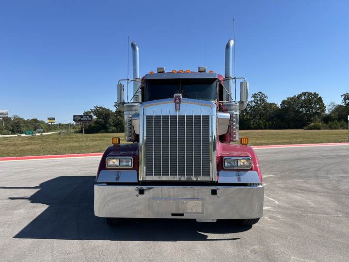 2024 Kenworth W900L 72" Flat Top Sleeper, exterior photo 4