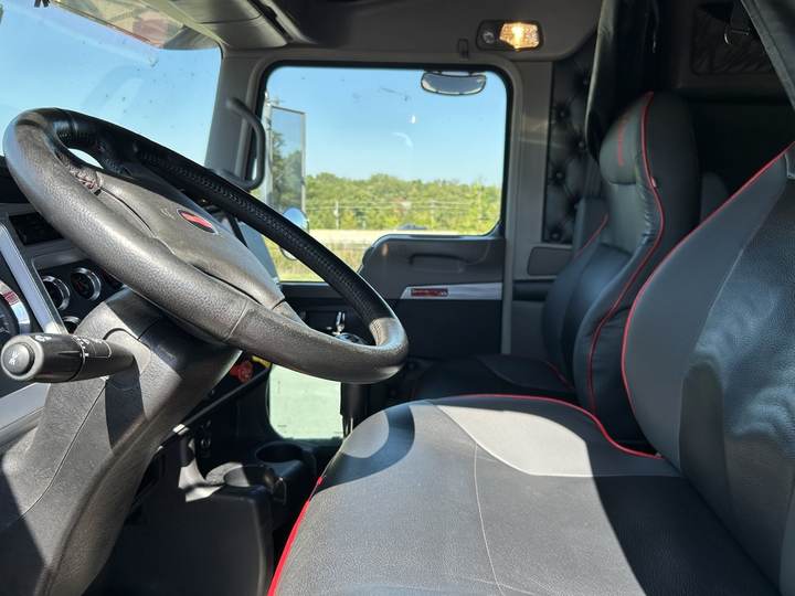 2024 Kenworth W900L 72" Flat Top Sleeper, interior photo 5