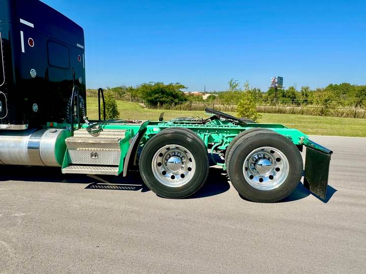 2024 Kenworth W900L 72" Mid Roof Sleeper, exterior photo 3
