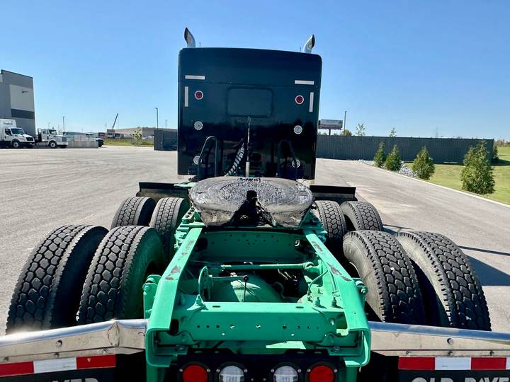 2024 Kenworth W900L 72" Mid Roof Sleeper, exterior photo 4