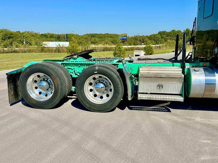 2024 Kenworth W900L 72" Mid Roof Sleeper, exterior photo 5