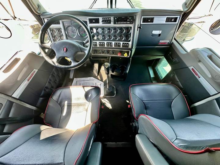 2024 Kenworth W900L 72" Mid Roof Sleeper, interior photo 7