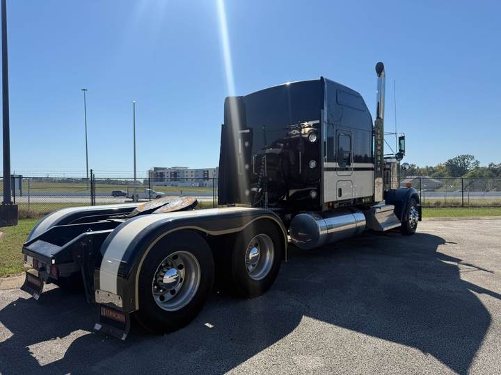 2024 Kenworth W900L 86" Mid Roof Sleeper, exterior photo 4