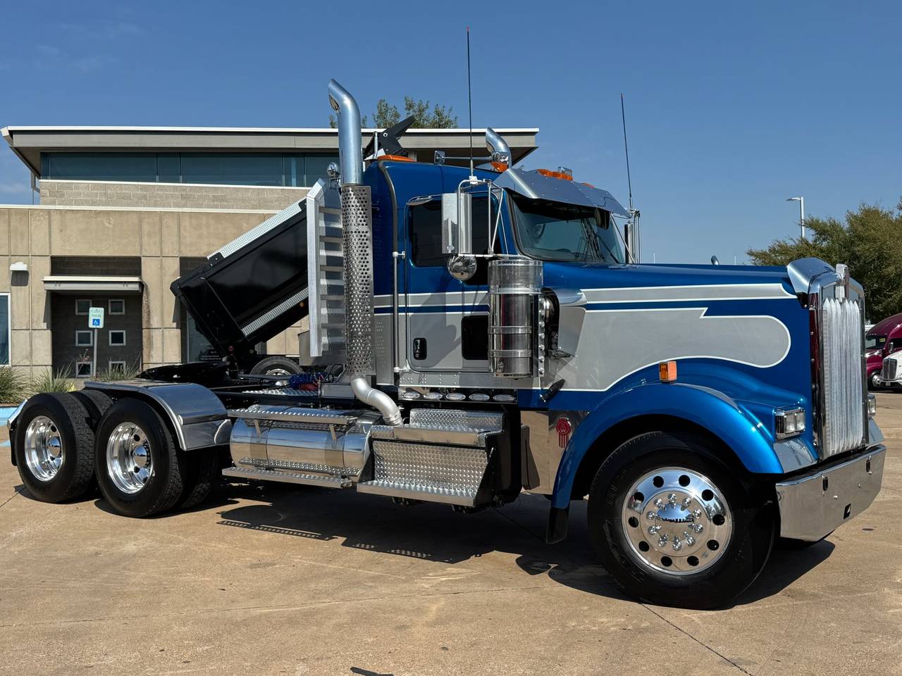 2024 Kenworth W900L Day Cab, exterior photo 1