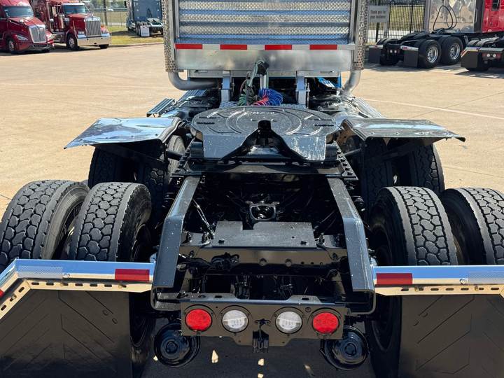 2024 Kenworth W900L Day Cab, exterior photo 3