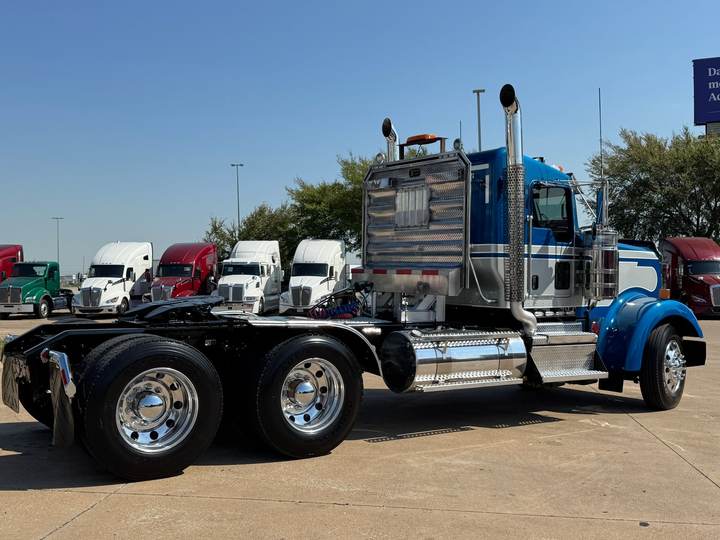2024 Kenworth W900L Day Cab, exterior photo 6