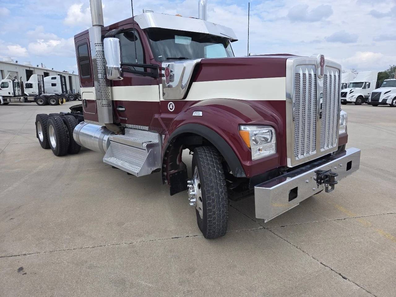 2024 Kenworth W990 52" Flat Top Sleeper, exterior photo 1