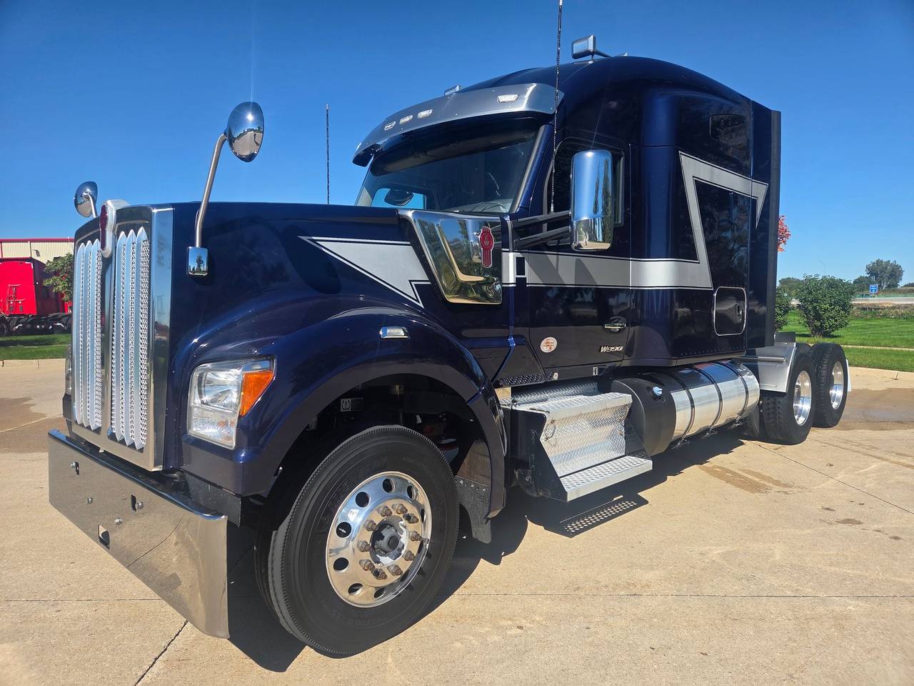 2024 Kenworth W990 76" Mid Roof Sleeper, exterior photo 1