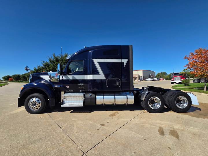2024 Kenworth W990 76" Mid Roof Sleeper, exterior photo 4