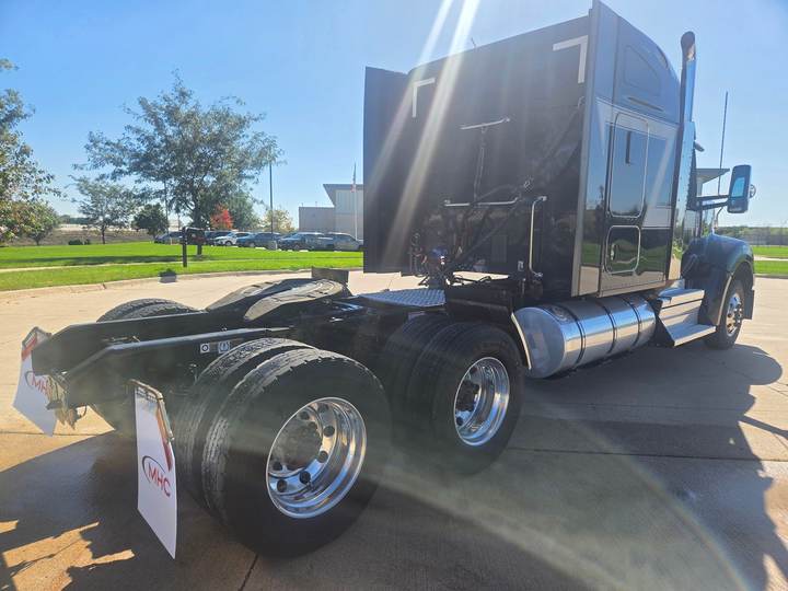 2024 Kenworth W990 76" Mid Roof Sleeper, exterior photo 6