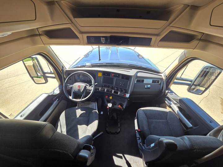 2024 Kenworth W990 76" Mid Roof Sleeper, interior photo 7