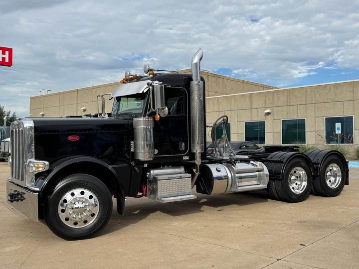 2024 Peterbilt 389 Day Cab, exterior photo 1