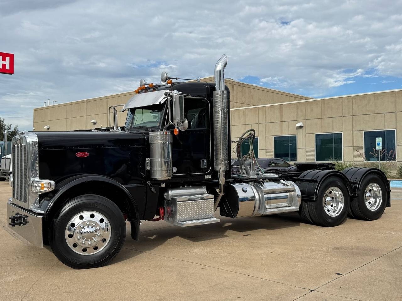 2024 Peterbilt 389 Day Cab, exterior photo 1