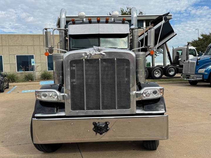 2024 Peterbilt 389 Day Cab, exterior photo 2