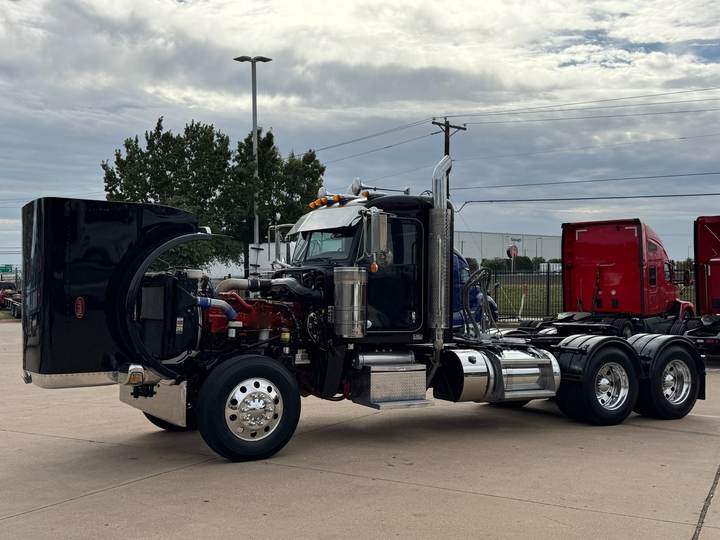 2024 Peterbilt 389 Day Cab, exterior photo 4