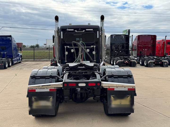 2024 Peterbilt 389 Day Cab, exterior photo 5