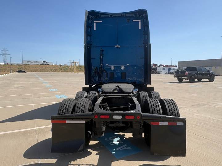 2024 Peterbilt 579 80" Raised Roof Sleeper, exterior photo 4
