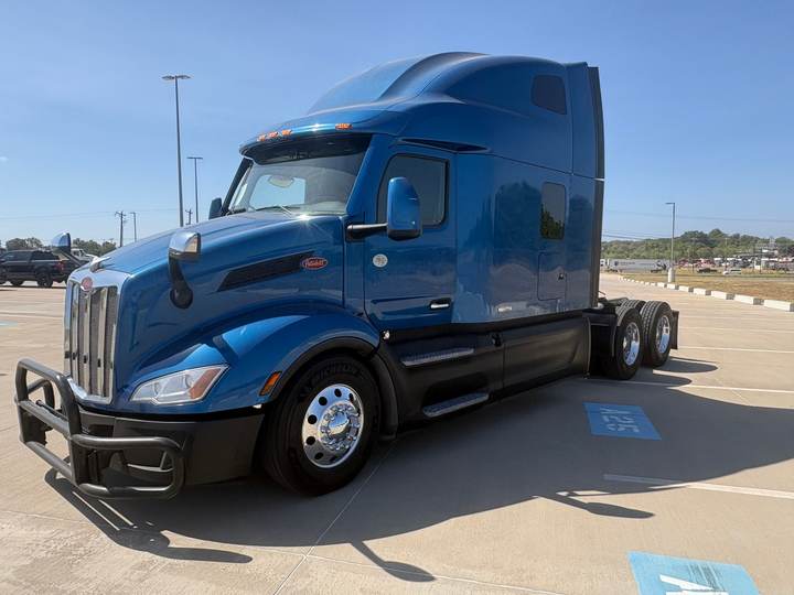 2024 Peterbilt 579 80" Raised Roof Sleeper, exterior photo 7