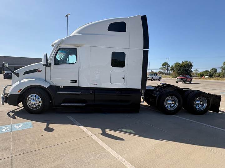2024 Peterbilt 579 80" Raised Roof Sleeper, exterior photo 7