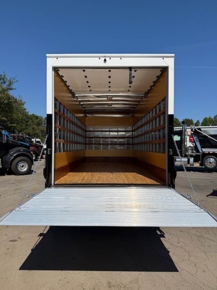2025 Isuzu Nrr Box Truck, exterior photo 2