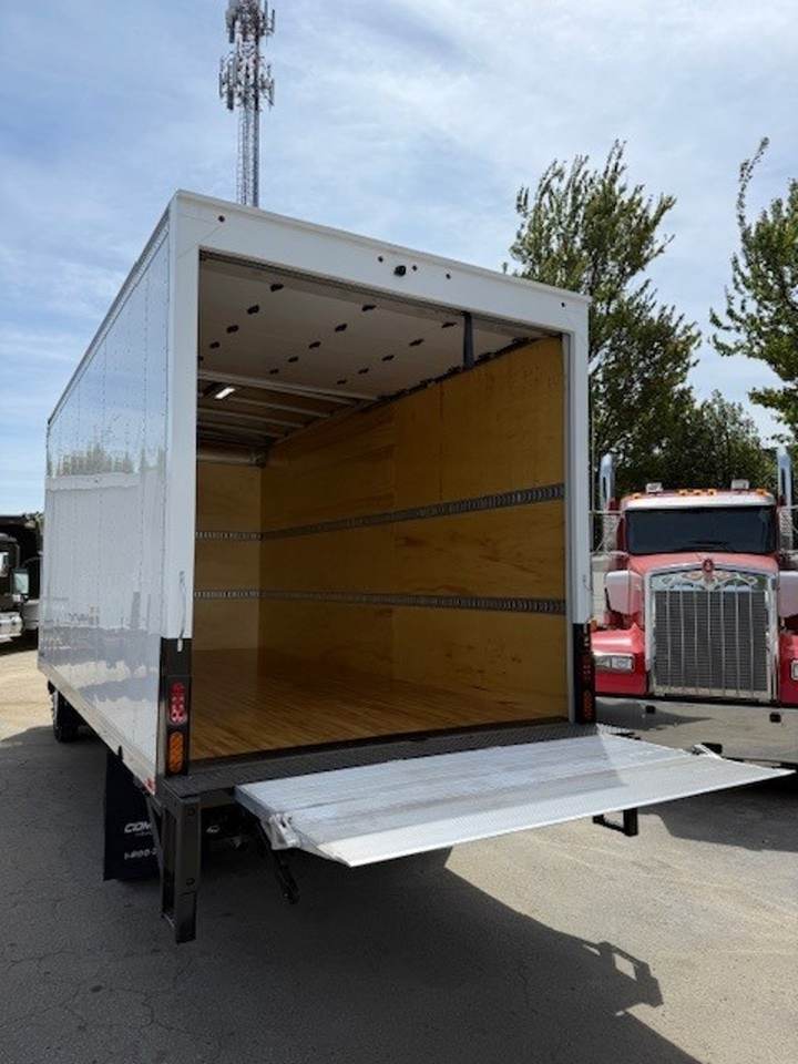 2025 Isuzu Nrr Box Truck, exterior photo 3