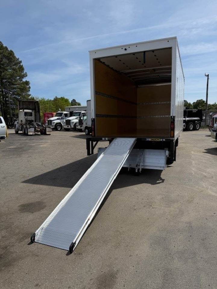 2025 Isuzu Nrr Box Truck, exterior photo 4