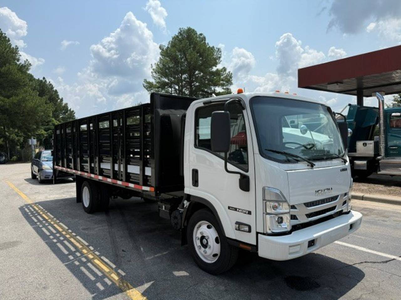 2025 Isuzu Nrr Cab and Chassis, exterior photo 1