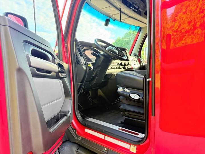 2025 Kenworth T680 76" Raised Roof Sleeper, interior photo 6