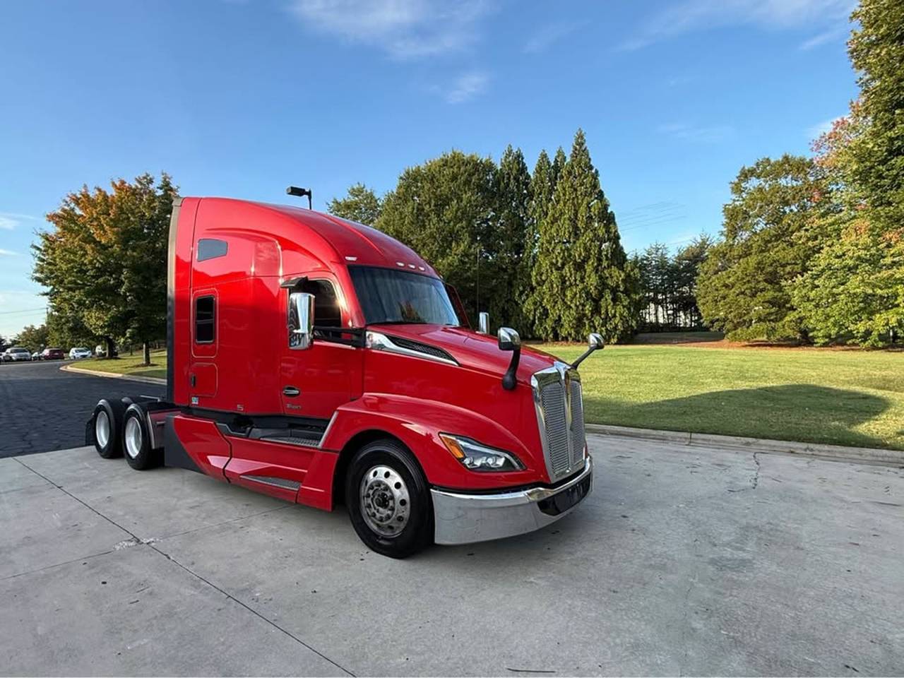 2025 Kenworth T680 76" Raised Roof Sleeper, exterior photo 1
