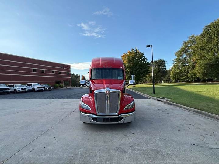 2025 Kenworth T680 76" Raised Roof Sleeper, exterior photo 2
