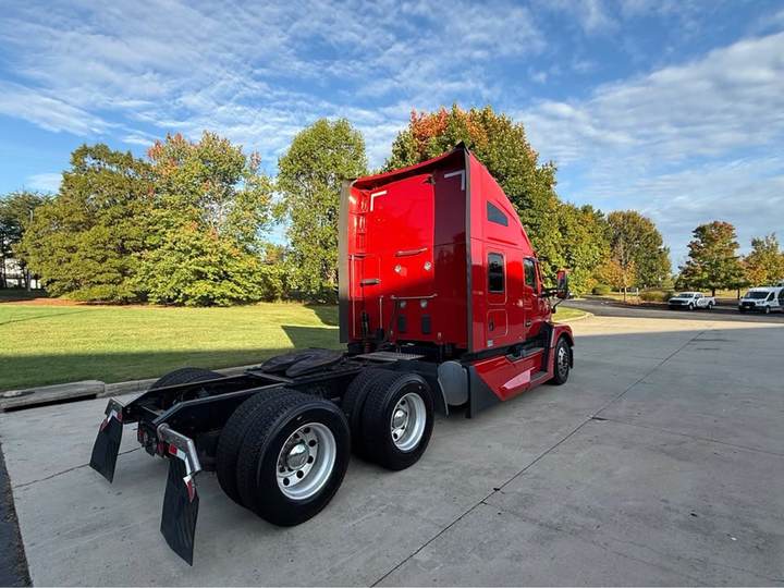 2025 Kenworth T680 76" Raised Roof Sleeper, exterior photo 5